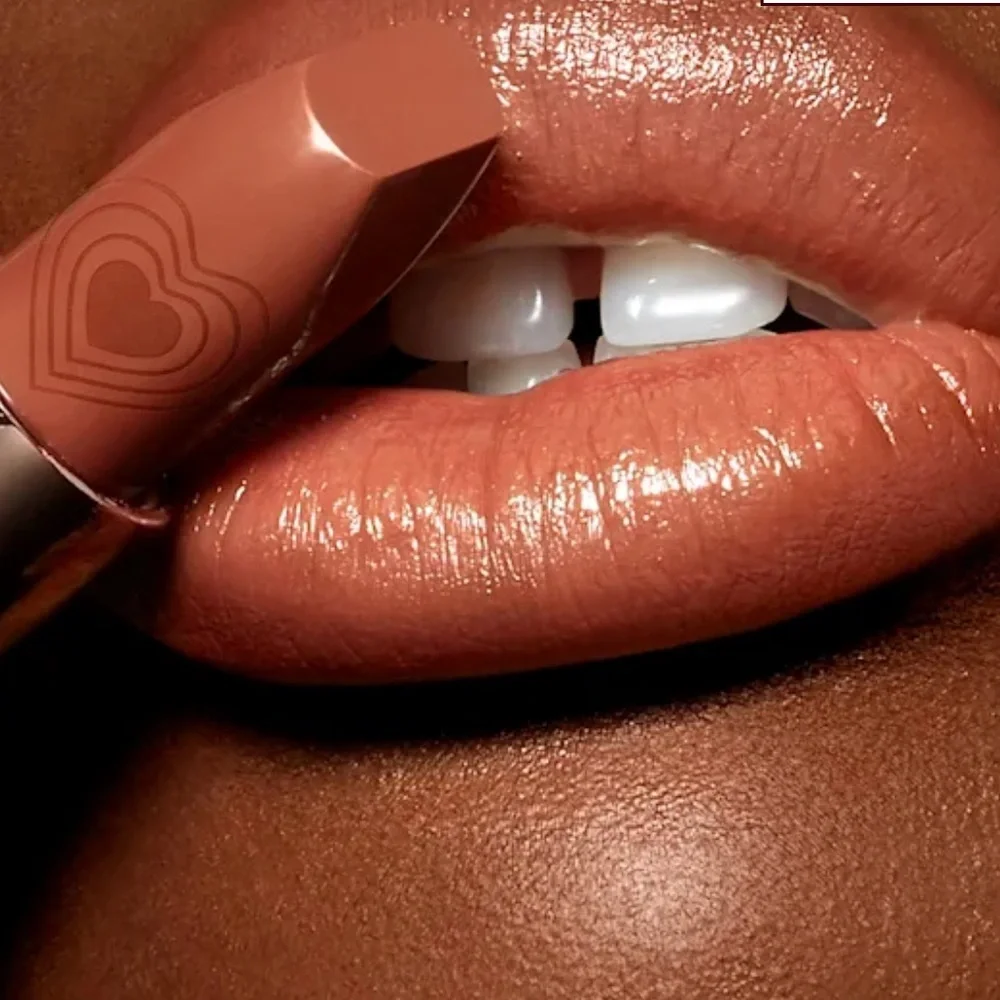 Charlotte Tilbury LOOK OF LOVE LIPSTICK K.I.S.S.I.N.G - NUDE ROMANCE